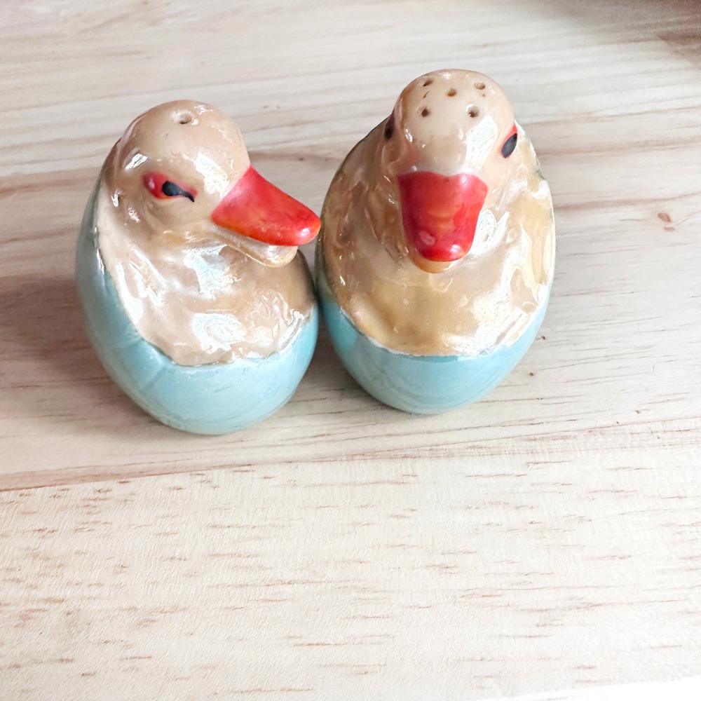 Vintage Japan Duck in Egg Salt Pepper Shakers‎ Iridescent Porcelain 2 Inch